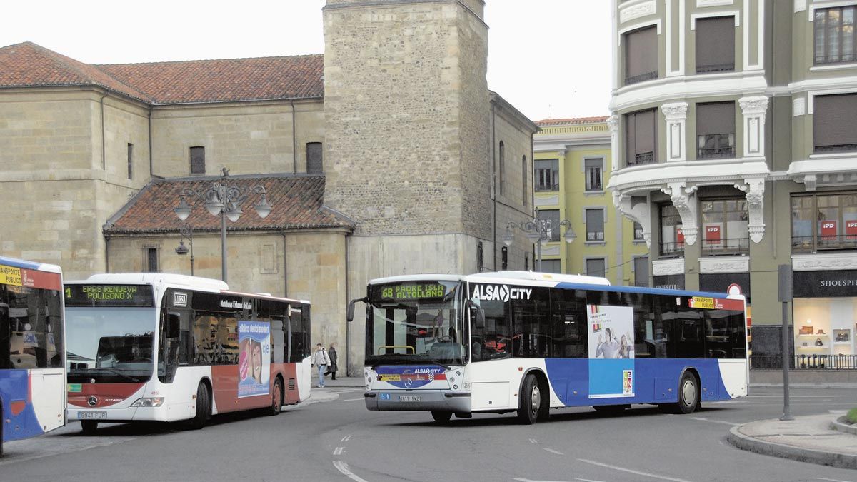Autobuses urbanos e interurbanos en Santo Domingo. | MAURICIO PEÑA