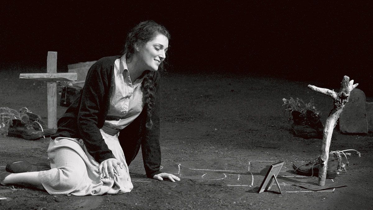 Un momento de ‘La ciudad sitiada’ a cargo de la compañía de teatro El Mayal.| JUAN LUIS GARCÍA Un momento de ‘La ciudad sitiada’ a cargo de la compañía de teatro El Mayal.| JUAN LUIS GARCÍA