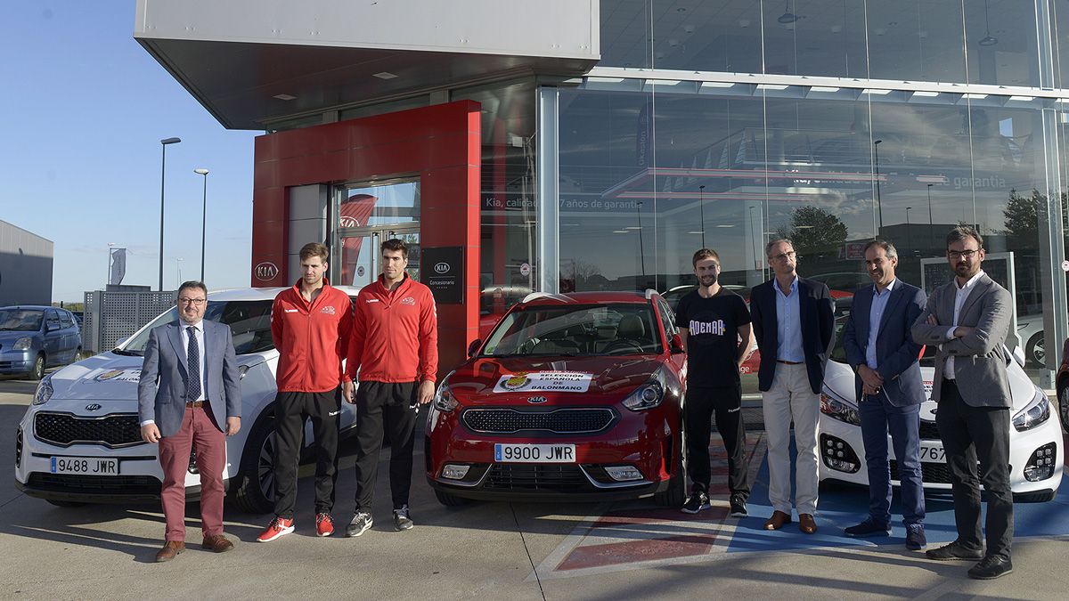 Entrega en Busanauto KIA de los vehículos oficiales. | DANIEL MARTIN