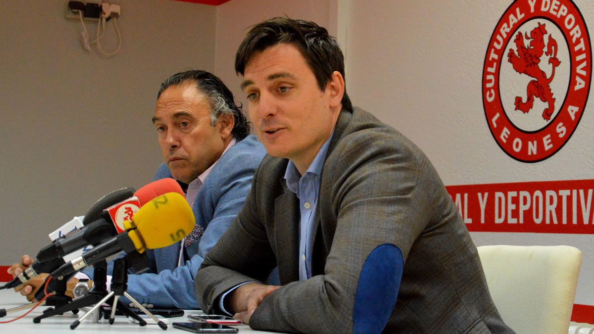 José Lasa, durante su rueda de prensa junto a Felipe Llamazares. | @CYDLEONESA
