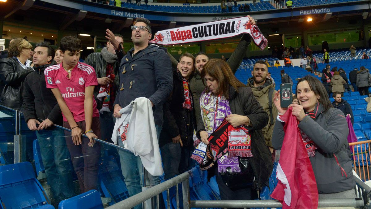 Aficionados de la Cultural esta temporada en el Santiago Bernabéu. | MAURICIO PEÑA