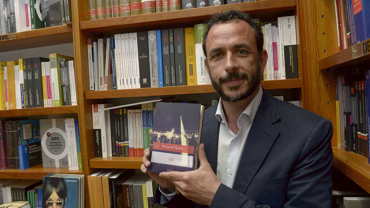 El escritor de Benavides de Órbigo, Óscar M. Prieto, presentará su novela '40' el segundo día de la feria. | MAURICIO PEÑA