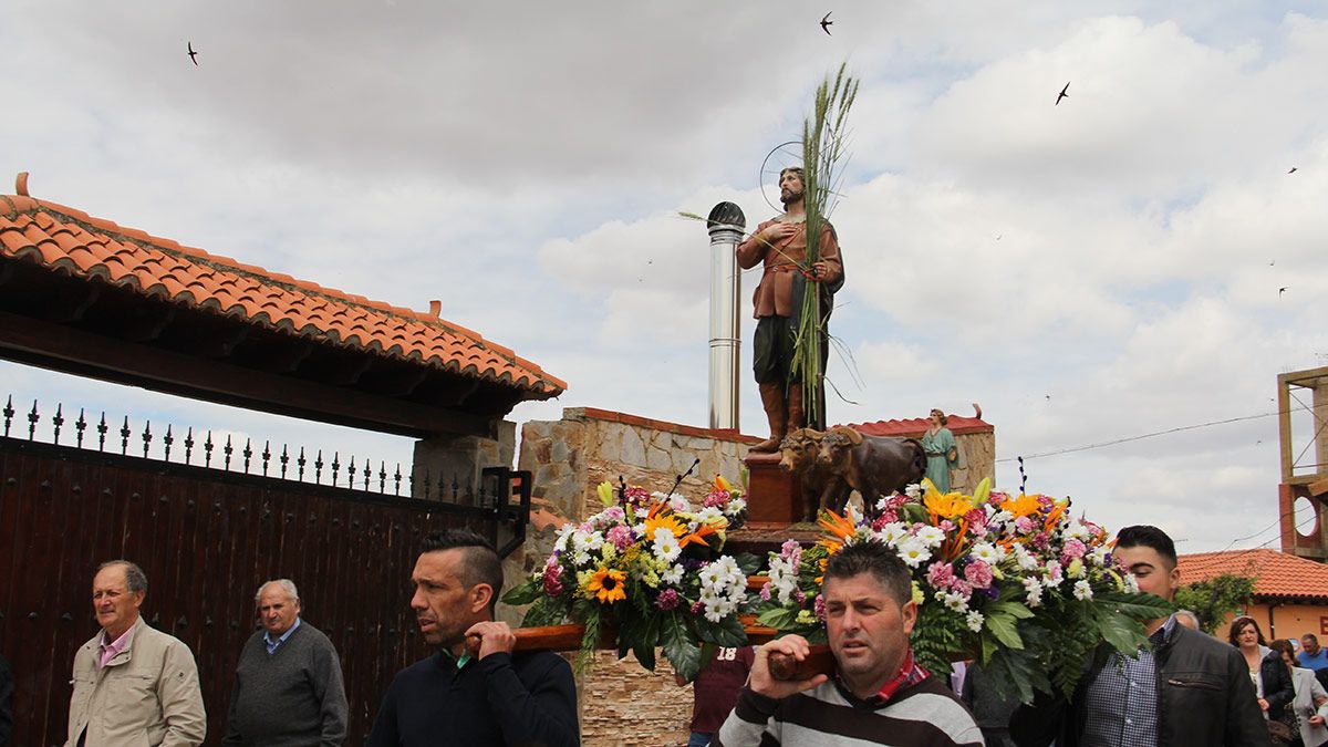 Mucho ambiente en San Millán con motivo de la fiesta de San Isidro. |  T.G.