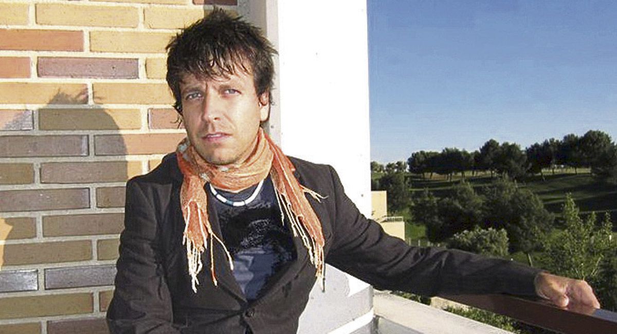 El poeta madrileño Raúl Campoy Guillén acude este miércoles a la Biblioteca Padre Isla.