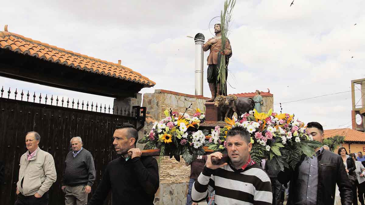 Mucho ambiente en San Millán con motivo de la fiesta de San Isidro. | T.G.