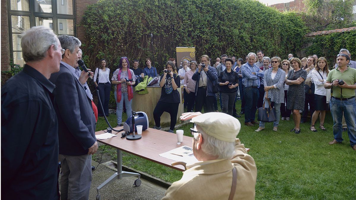 La Fundación Sierra Pambley acoge la muestra conmemorativa de los 50 años del IES Padre Isla. | MAURICIO PEÑA