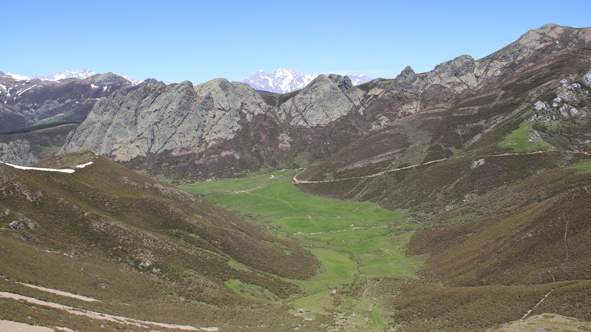 Valle en el que se esperaba la construcción de la estación de esquí de San Glorio.