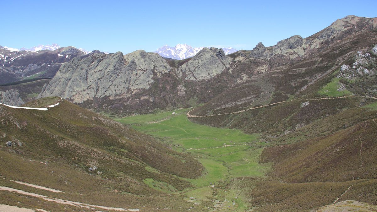 Valle en el que se esperaba la construcción de la estación de esquí de San Glorio. Valle en el que se esperaba la construcción de la estación de esquí de San Glorio.
