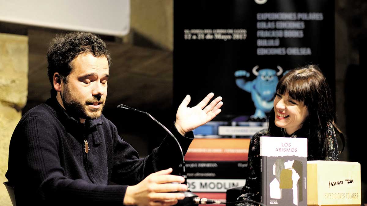 Iban Petit durante la presentación de su libro, ayer en el Palacio del Conde Luna. | DANIEL MARTÍN