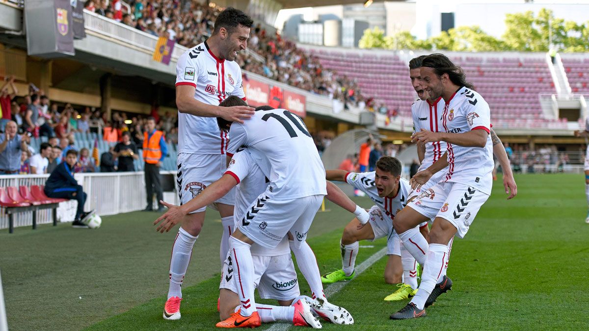 Un momento del encuentro entre el Barcelona B y la Cultural en el Miniestadi este sábado. | SERGIO ROS