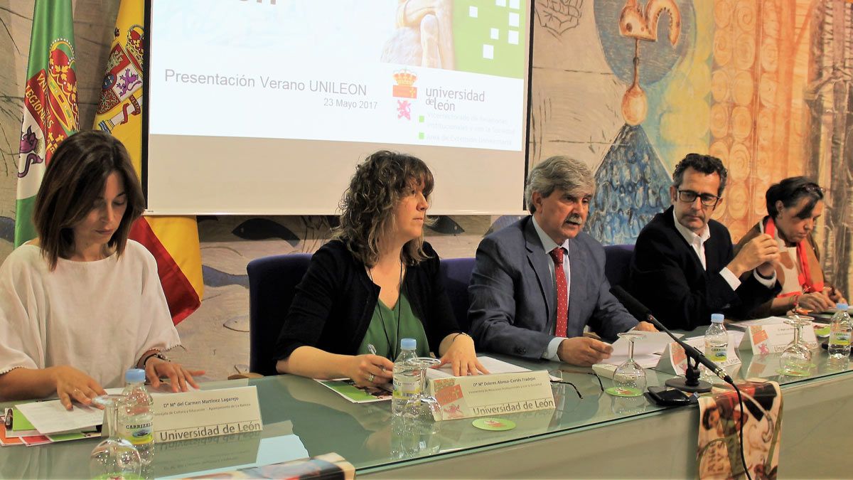 El rector de la Universidad de León, en el centro, presentó ayer la oferta formativa de este verano. | ULE El rector de la Universidad de León, en el centro, presentó ayer la oferta formativa de este verano. | ULE