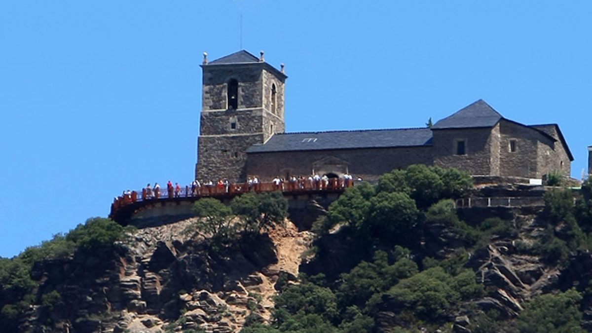 Santuario de la Virgen de la Peña, desde donde se procesiona a la patrona estos días. | ICAL