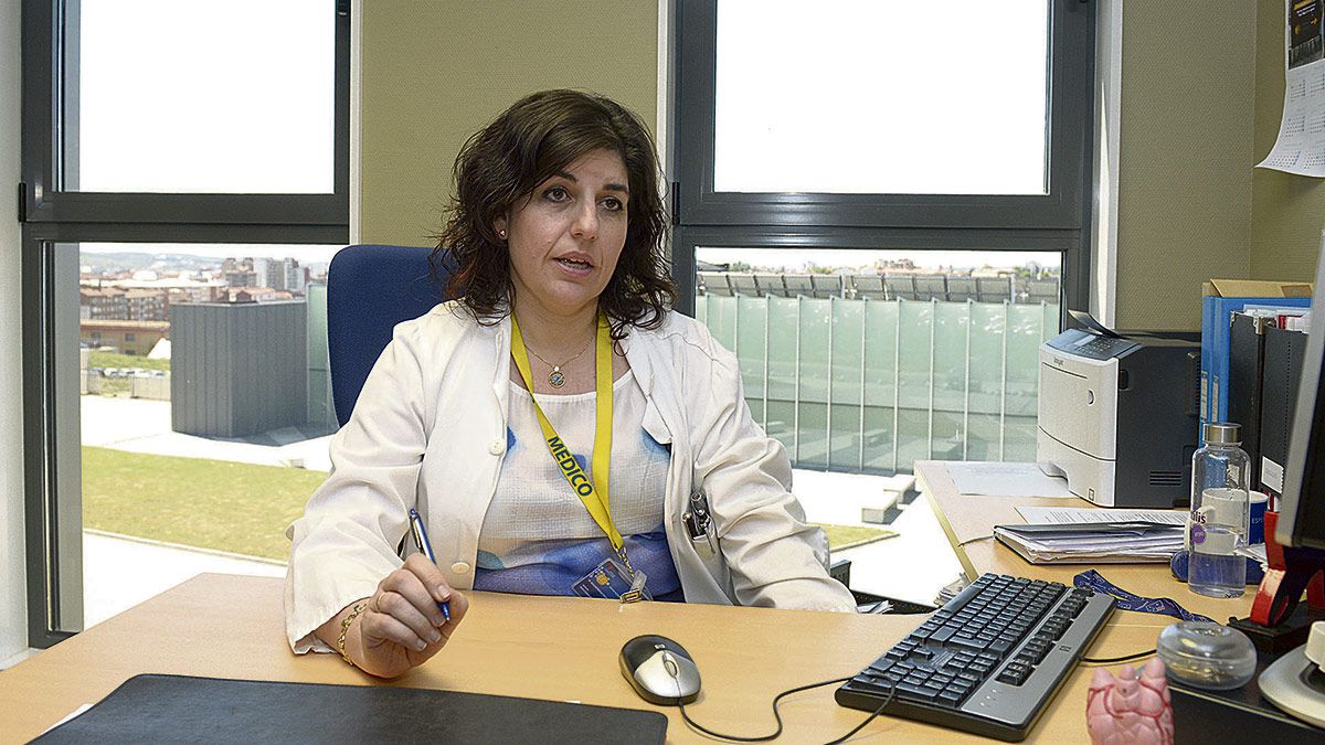 La responsable de la unidad de Nutrición Clínica y Dietética, María Ballesteros. | MAURICIO PEÑA
