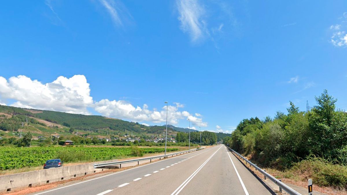 Imagen de archivo de la N-120, a su paso por San Miguel del Camino. | MAURICIO PEÑA