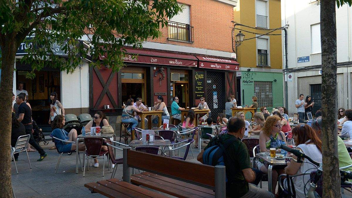 El sector servicios concentra a tres de cada cuatro activos en León. | MAURICIO PEÑA