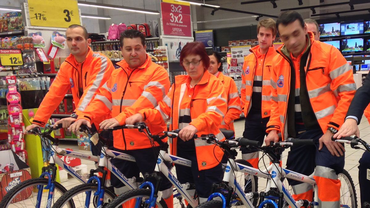Los voluntarios precisan más bicicletas y medios para desplazarse. Los voluntarios precisan más bicicletas y medios para desplazarse.