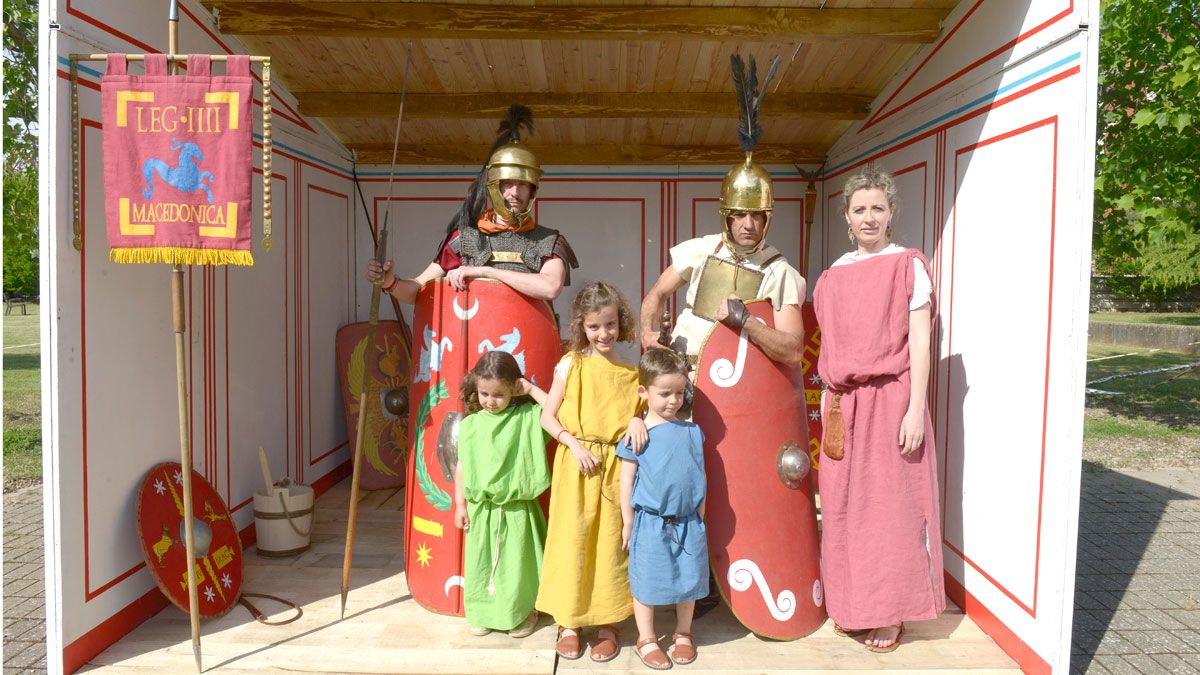Las recreaciones históricas de la época romana regresan este fin de semana a la localidad de La Virgen del Camino.| MAURICIO PEÑA