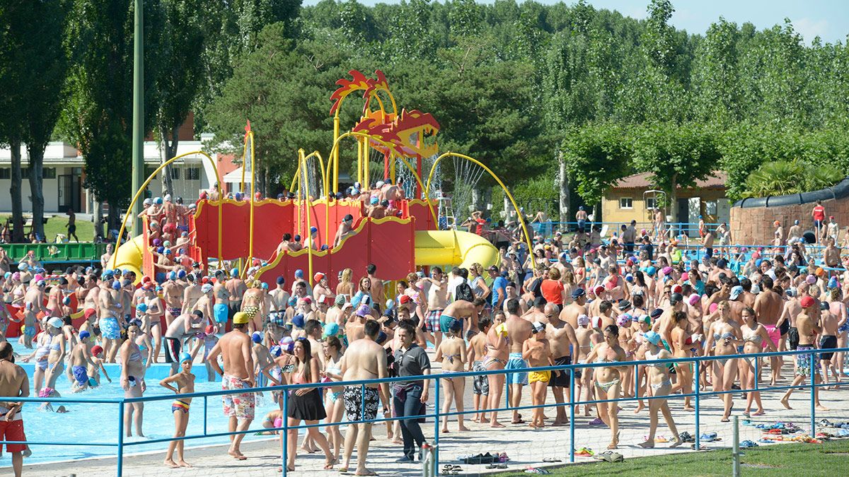 El ‘Dragón coyantino’, los toboganes o la piscina de olas son algunos atractivos de las instalaciones. | MAURICIO PEÑA