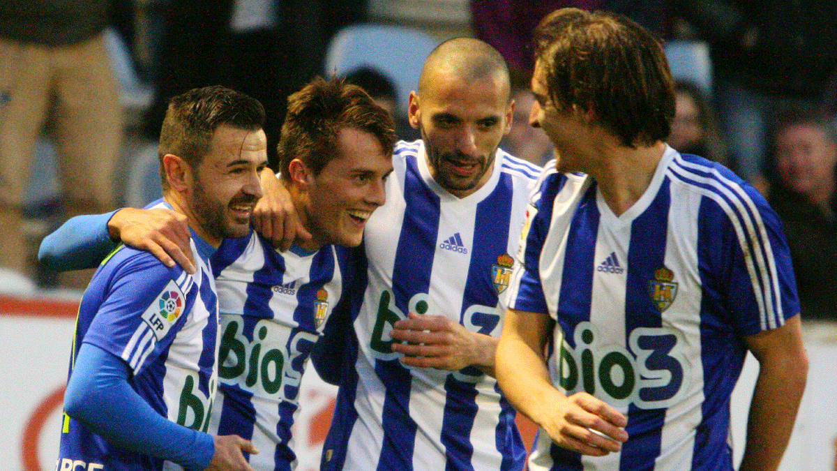 Adán Gurdiel celebra el gol con Berrocal, Jonathan Ruiz y Yuri. |César Sánchez