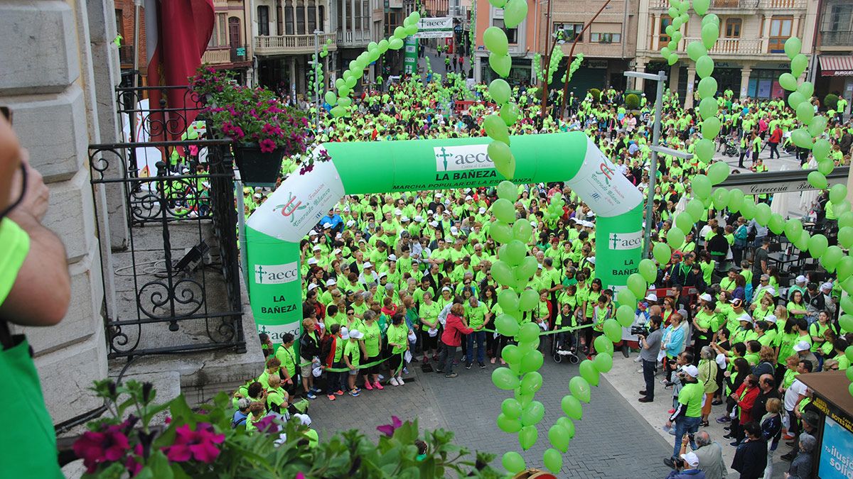 Salida de la X Marcha popular de la Esperanza desde la Plaza Mayor. | P.J. ABAJO