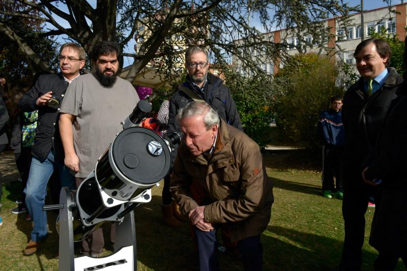 El eclipse en León. | MAURICIO PEÑA