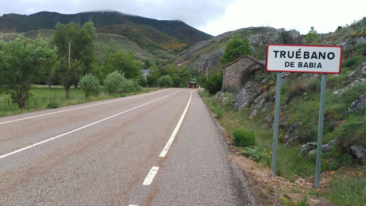 En la fotografía, el nuevo cartel que indica la llegada a la localidad de Truébano de Babia. | L.N.C.