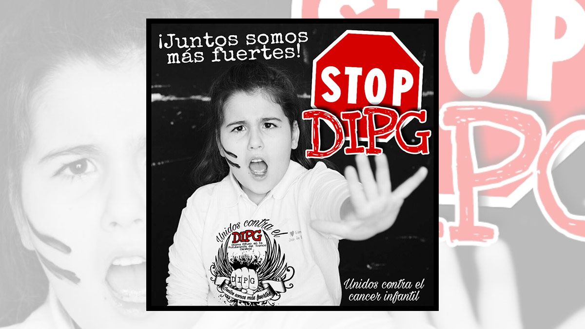 Lucía con una de las camisetas de la campaña que sus padres pusieron en marcha para recaudar fondos. Lucía con una de las camisetas de la campaña que sus padres pusieron en marcha para recaudar fondos.
