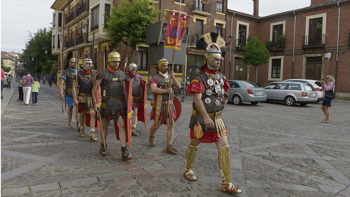 Las legiones romanas regresan el fin de semana al casco histórico. | MAURICIO PEÑA Las legiones romanas regresan el fin de semana al casco histórico. | MAURICIO PEÑA