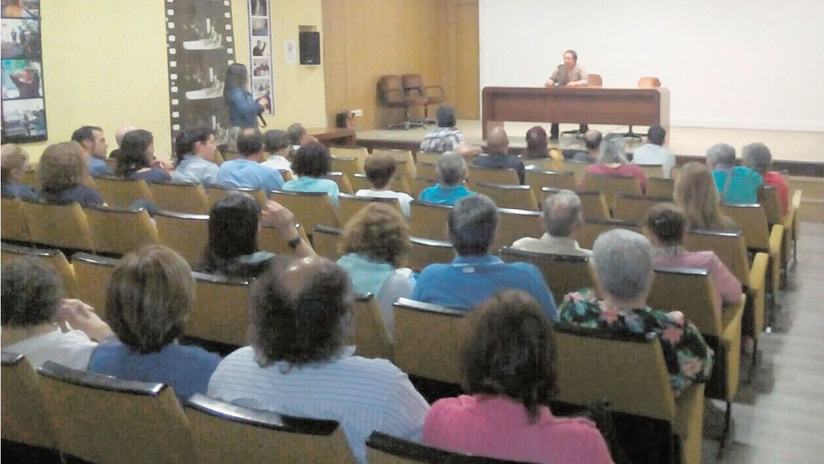 Un momento de la reunión. | L.N.C.