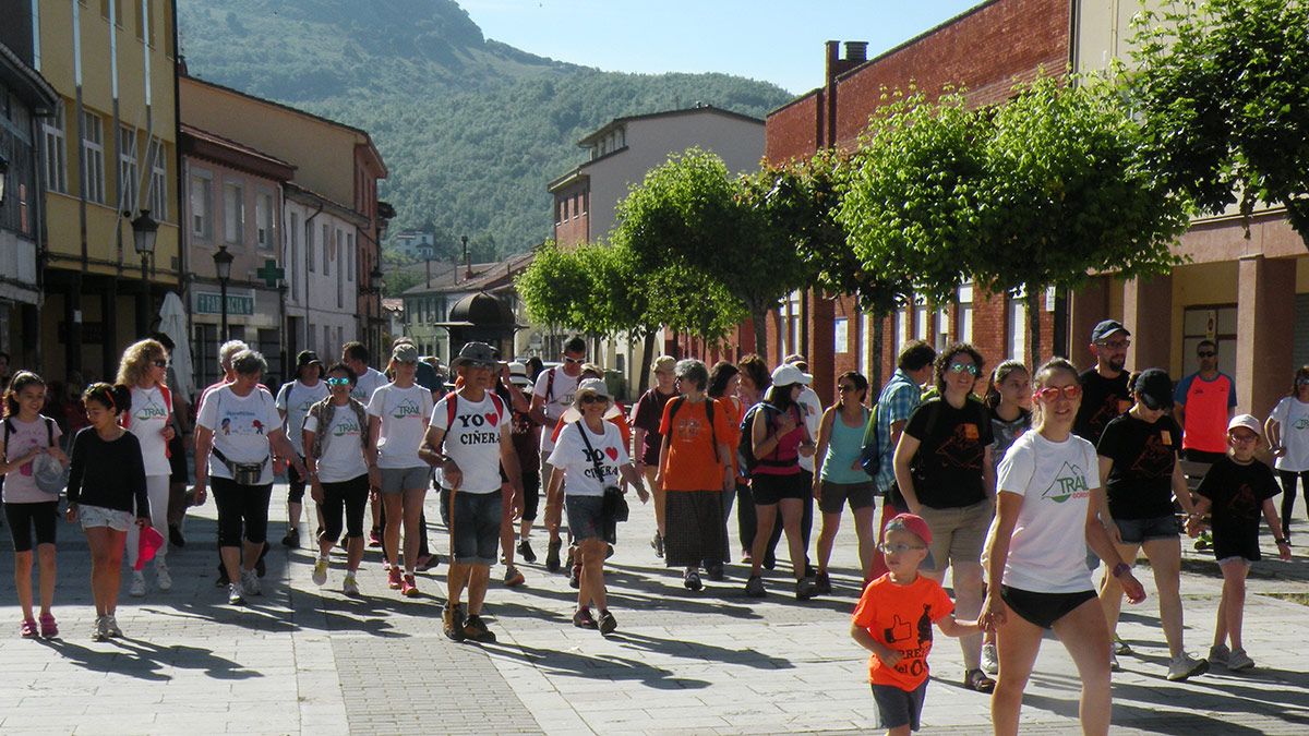 En la imagen, un grupo de participantes al inicio de la marcha. | E. NIÑO En la imagen, un grupo de participantes al inicio de la marcha. | E. NIÑO