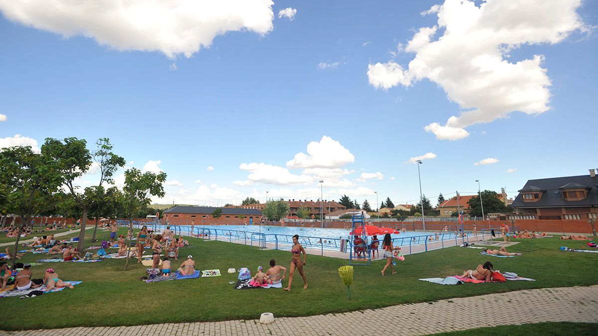 La piscina de San Andrés del Rabanedo se podrá disfrutar a partir del día 30 de junio. | DANIEL MARTÍN La piscina de San Andrés del Rabanedo se podrá disfrutar a partir del día 30 de junio. | DANIEL MARTÍN