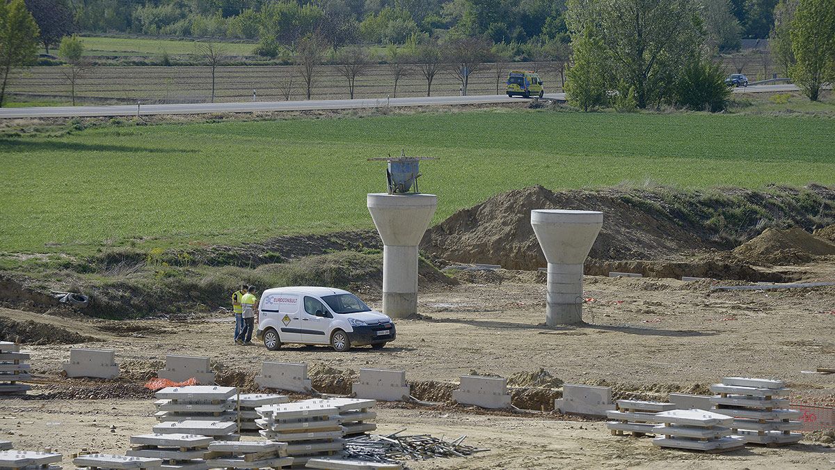 Imagen reciente de los trabajos de la A-60 a la altura de Lancia. | MAURICIO PEÑA