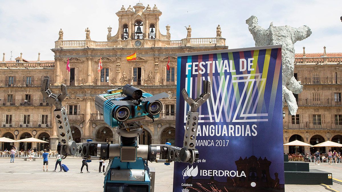 Iberdrola presenta a Orion, el robot humanoide que será pregonero de la segunda edición del Festival de Luz y Vanguardias de Salamanca. | ICAL Iberdrola presenta a Orion, el robot humanoide que será pregonero de la segunda edición del Festival de Luz y Vanguardias de Salamanca. | ICAL