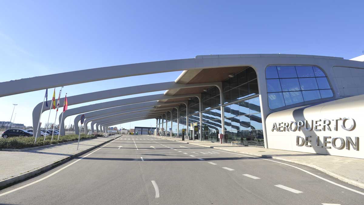 El aeropuerto de La Virgen del Camino conectará León con varios puntos de España. | DANIEL MARTÍN