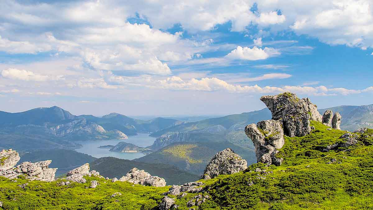 Las rocas tienen formas espectaculares. | VICENTE GARCÍA