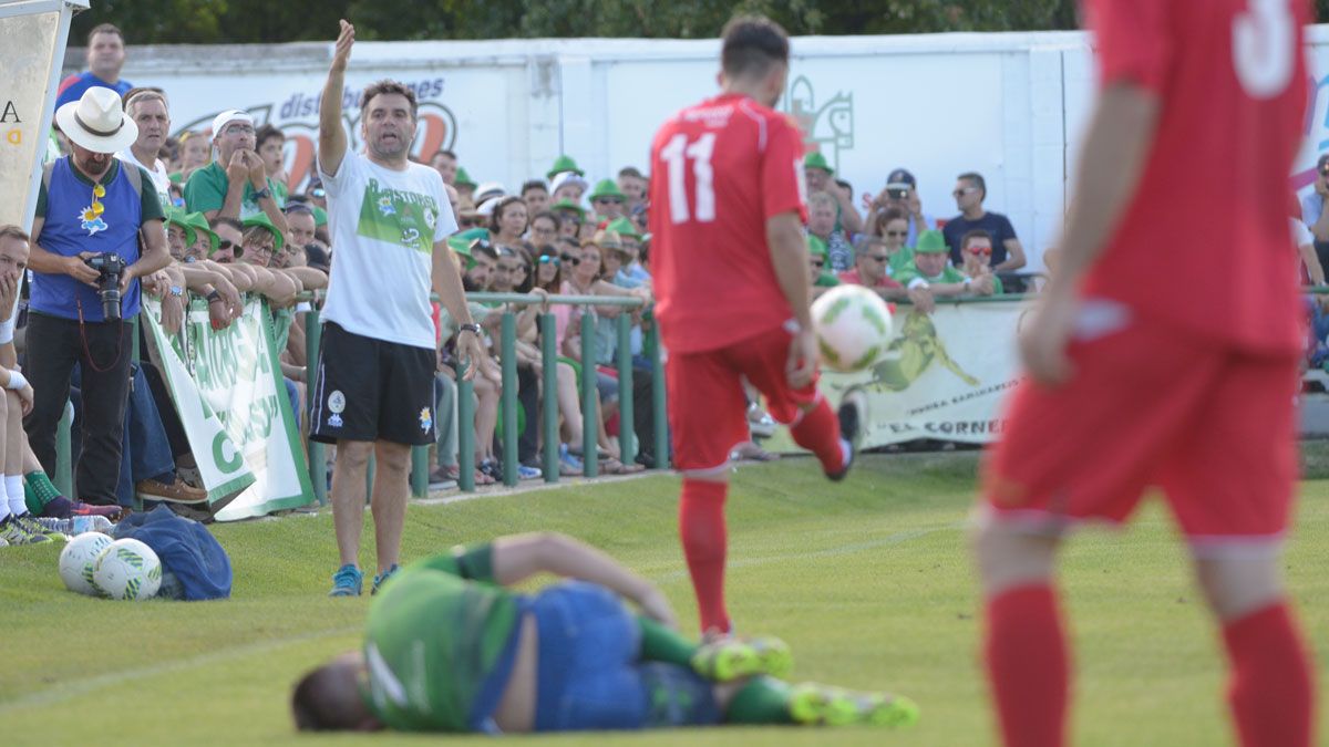 Miñambres, en el partido contra el Tropezón. | MAURICIO PEÑA