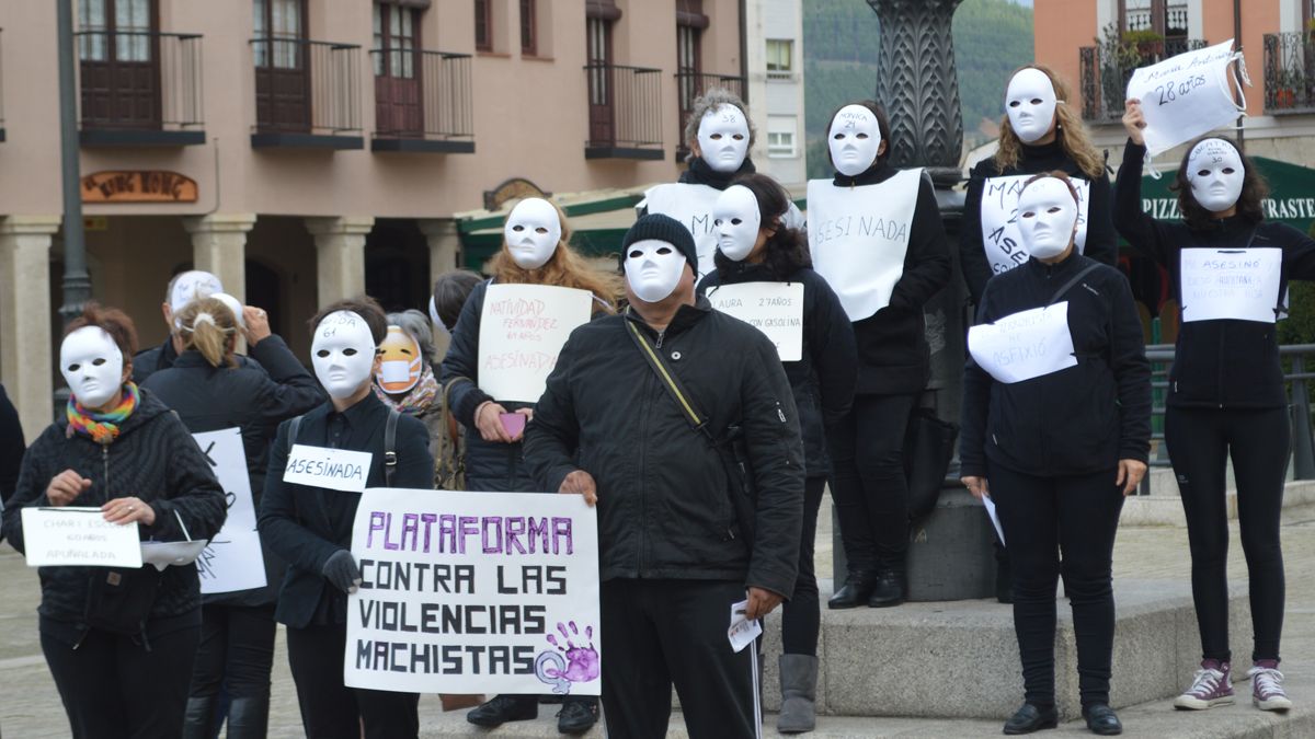 Imagen de archivo de una protesta de la Plataforma contra las Violencias Machistas. | L.N.C. Imagen de archivo de una protesta de la Plataforma contra las Violencias Machistas. | L.N.C.