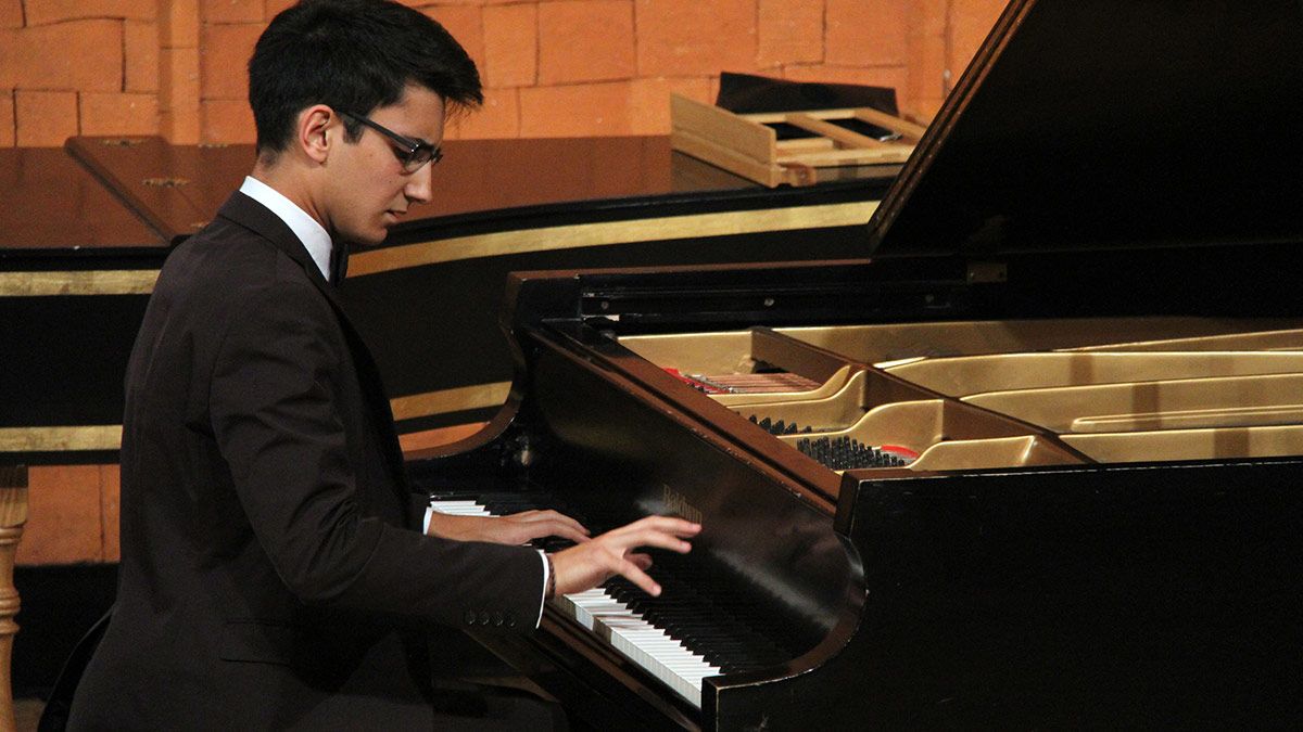 El estudiante de piano Daniel Pacho, del Conservatorio Profesional de Música de León, ganador de uno de los seis premios nacionales de Educación en la enseñanza no universitaria. | ICAL