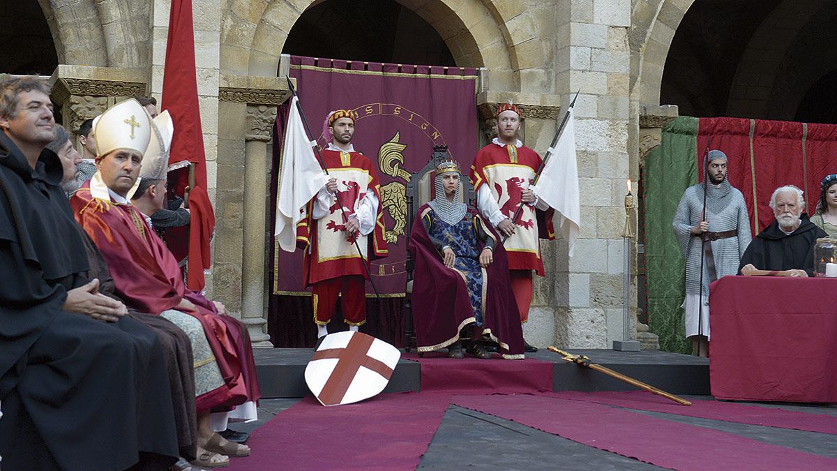 El claustro de la Basílica de San Isidoro albergó una recreación de las Cortes del año 1188. | MAURICIO PEÑA