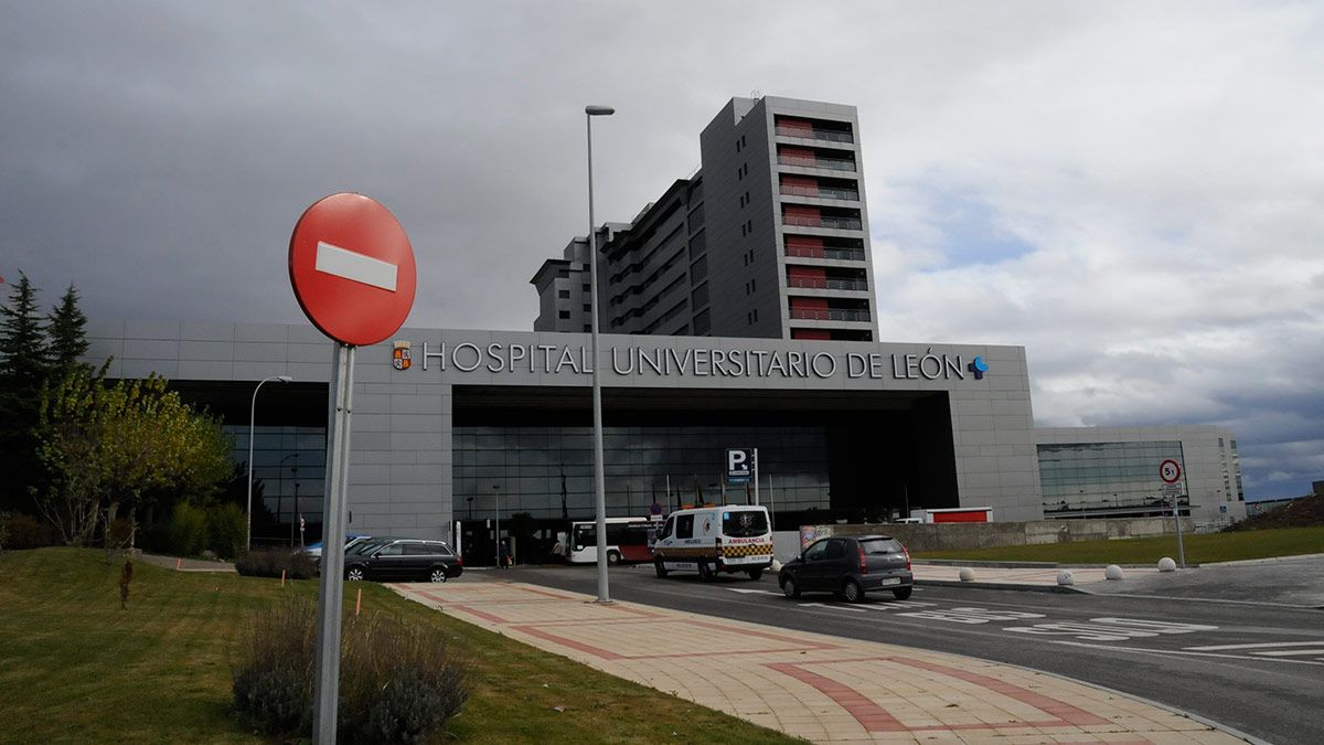Fachada del Hospital de León. | MAURICIO PEÑA