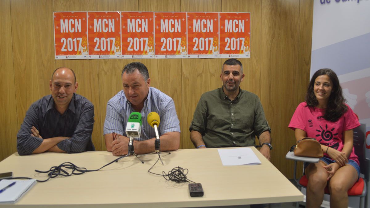 Presentación de 'Muévete con Nosotros' de Camponaraya. | A. C. Presentación de 'Muévete con Nosotros' de Camponaraya. | A. C.