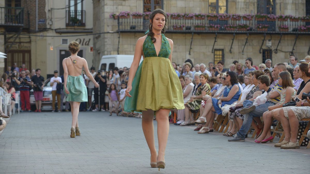 No es la primera vez que las fiestas de San Juan acogen una pasarela de moda. | MAURICIO PEÑA