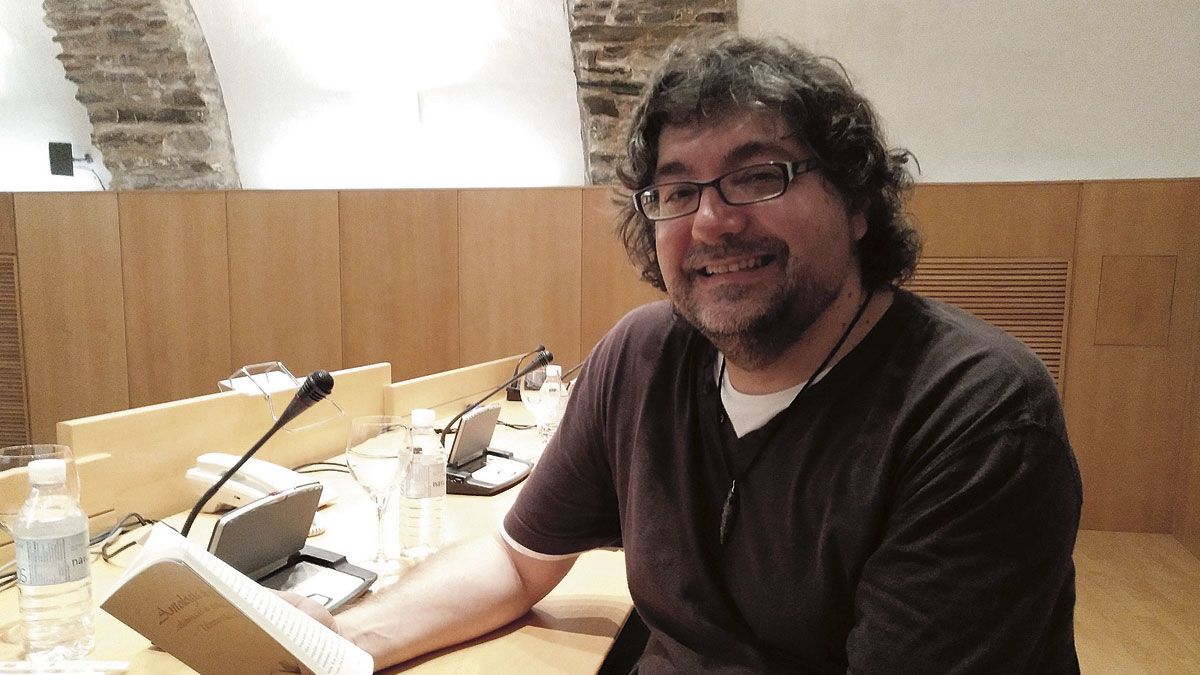 Manuel Cuenya, escritor y profesor de escritura creativa, y también el viajero narrador del Bierzo.
