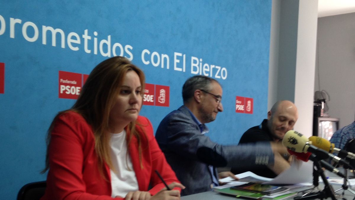 Acevedo, Ramón y Campos en la sede del PSOE en Ponferrada. | MAR IGLESIAS