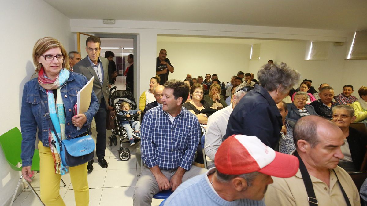 Reunión de la alcaldesa y promotores con los propietarios de los terrenos. | ICAL