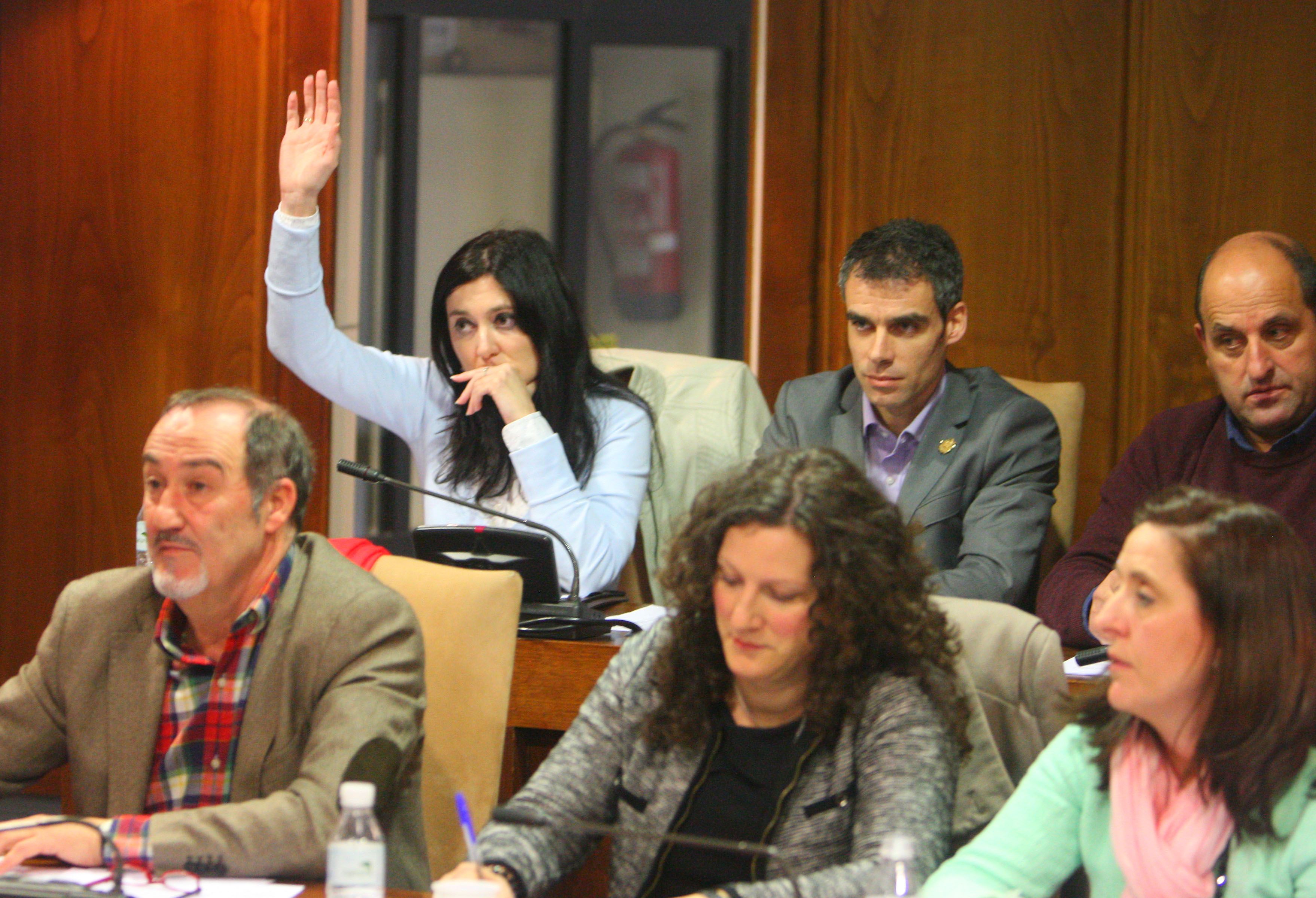 La edil socialista, Paula Rodríguez, votó este lunes en contra de los Presupuestos del Ayuntamiento de Ponferrada. | César Sánchez (Ical) La edil socialista, Paula Rodríguez, votó este lunes en contra de los Presupuestos del Ayuntamiento de Ponferrada. | César Sánchez (Ical)