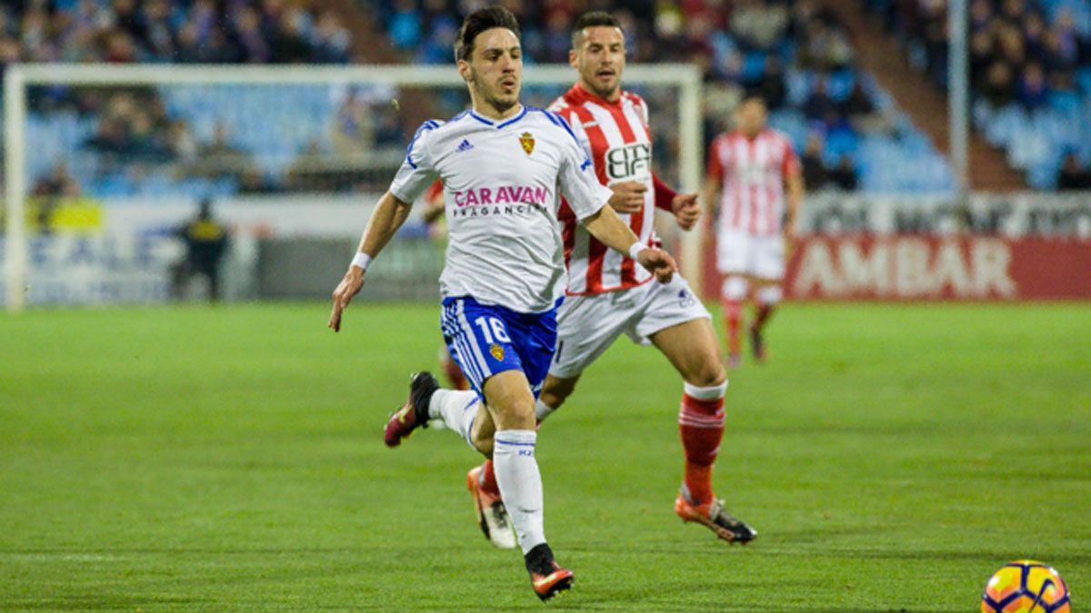 Carcelén intenta llegar a un balón dividido. | OLIVER DUCH (HERALDO) Carcelén intenta llegar a un balón dividido. | OLIVER DUCH (HERALDO)