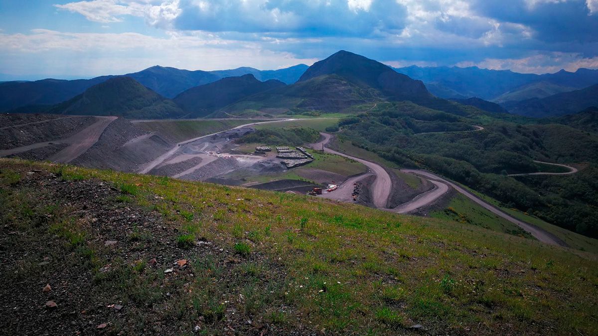Fotografía panorámica de las explotaciones mineras a cielo abierto ubicadas en Santa Lucía de Gordón. | L.N.C.