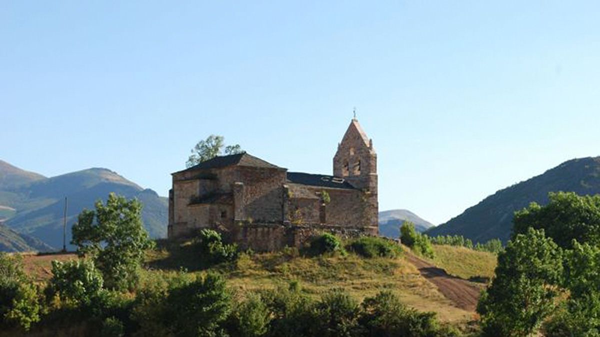 Iglesia de San Vicente de Torre de Babia en el municipio leonés de Cabrillanes.