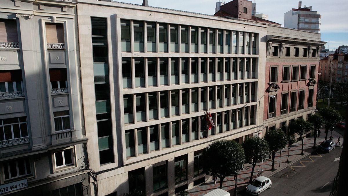 Delegación de Hacienda en León. | DANIEL MARTÍN